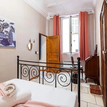2 Bdr Heart Old Town Apartment Nice
