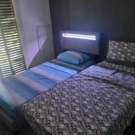 Bed & Breakfast Privative Renove 2024, Climatisation, Tramway Sur Place , 12 Min Centre, 16 Min Plage, Apercu Lateral Mer, 2 Wc Avec 2 Salle De Bain, Private Renovated 2024, Air-conditioned , Tram On Spot, 2 Toilets And 2 Bathrooms