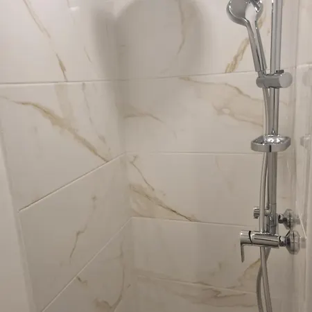 Privative Renove 2024, Climatisation, Tramway Sur Place , 12 Min Centre, 16 Min Plage, Apercu Lateral Mer, 2 Wc Avec 2 Salle De Bain, Private Renovated 2024, Air-conditioned , Tram On Spot, 2 Toilets And 2 Bathrooms * Nice