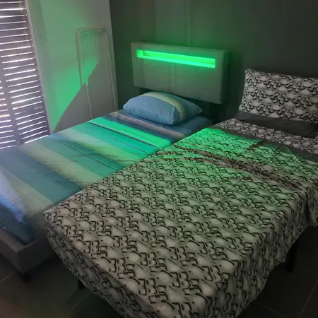 Privative Renove 2024, Climatisation, Tramway Sur Place , 12 Min Centre, 16 Min Plage, Apercu Lateral Mer, 2 Wc Avec 2 Salle De Bain, Private Renovated 2024, Air-conditioned , Tram On Spot, 2 Toilets And 2 Bathrooms Nice