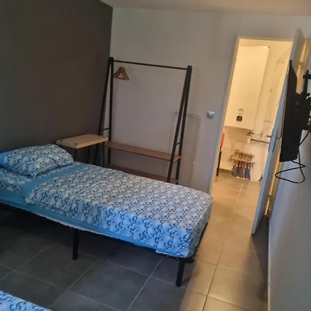 Bed & Breakfast Privative Renove 2024, Climatisation, Tramway Sur Place , 12 Min Centre, 16 Min Plage, Apercu Lateral Mer, 2 Wc Avec 2 Salle De Bain, Private Renovated 2024, Air-conditioned , Tram On Spot, 2 Toilets And 2 Bathrooms *