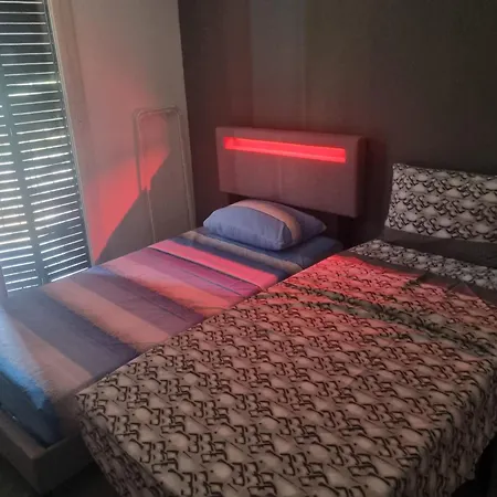 Privative Renove 2024, Climatisation, Tramway Sur Place , 12 Min Centre, 16 Min Plage, Apercu Lateral Mer, 2 Wc Avec 2 Salle De Bain, Private Renovated 2024, Air-conditioned , Tram On Spot, 2 Toilets And 2 Bathrooms Bed & Breakfast *