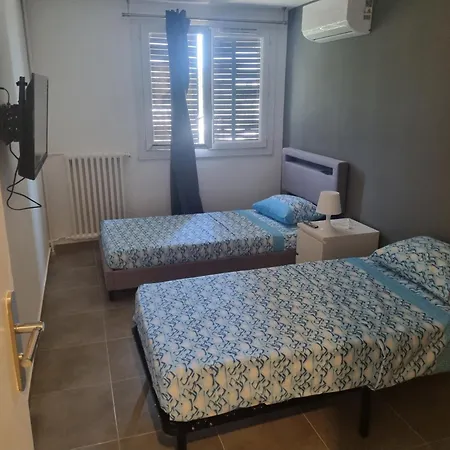 Bed & Breakfast Privative Renove 2024, Climatisation, Tramway Sur Place , 12 Min Centre, 16 Min Plage, Apercu Lateral Mer, 2 Wc Avec 2 Salle De Bain, Private Renovated 2024, Air-conditioned , Tram On Spot, 2 Toilets And 2 Bathrooms Nice
