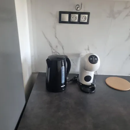 Bed & Breakfast Privative Renove 2024, Climatisation, Tramway Sur Place , 12 Min Centre, 16 Min Plage, Apercu Lateral Mer, 2 Wc Avec 2 Salle De Bain, Private Renovated 2024, Air-conditioned , Tram On Spot, 2 Toilets And 2 Bathrooms *