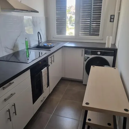 Privative Renove 2024, Climatisation, Tramway Sur Place , 12 Min Centre, 16 Min Plage, Apercu Lateral Mer, 2 Wc Avec 2 Salle De Bain, Private Renovated 2024, Air-conditioned , Tram On Spot, 2 Toilets And 2 Bathrooms