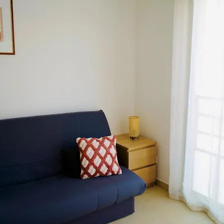 Charming 23 M Near The Sea *