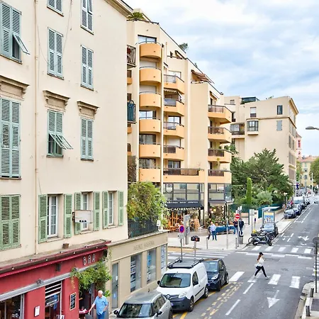 9 Alberti Centre *