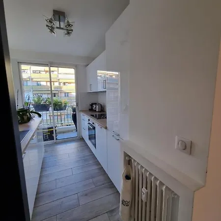 Apartment Magnifique T3, Spacieux, Lumineux Et Traversant