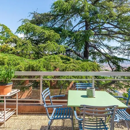 2 Pieces D'exception En Dernier Etage Avec Vue Panoramique Nice