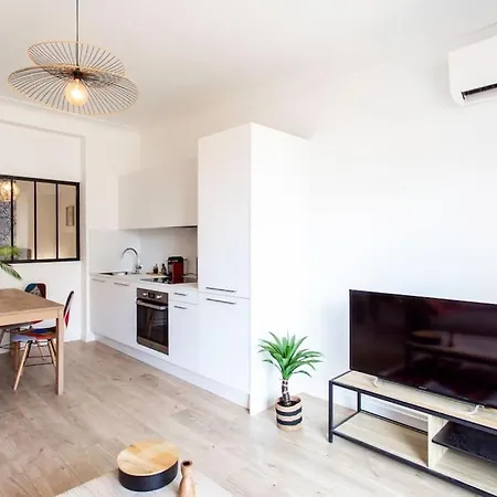 L53 1br Des Postes, Place Massena Terrace & Ac Apartment *