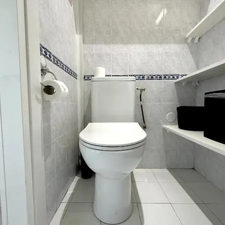 Joli Studio, Idealement Situe, Tres Proche Gare * Nice