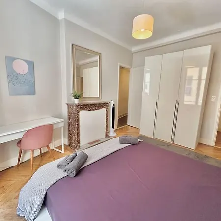 Apartment 3p En Centre Ville, Spacieux Et Calme