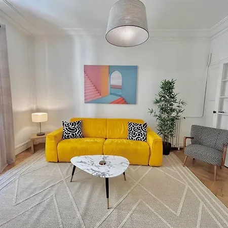 Apartment 3p En Centre Ville, Spacieux Et Calme *