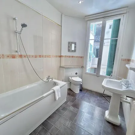 3p En Centre Ville, Spacieux Et Calme Apartment *