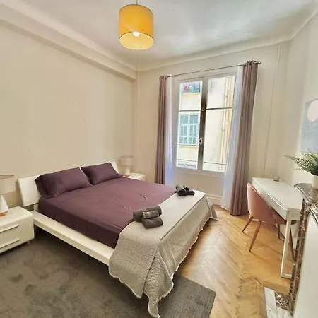 Apartment 3p En Centre Ville, Spacieux Et Calme