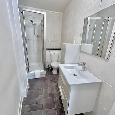 3p En Centre Ville, Spacieux Et Calme Apartment *