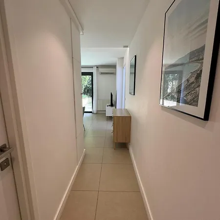 Les Volets Bleus Apartment *
