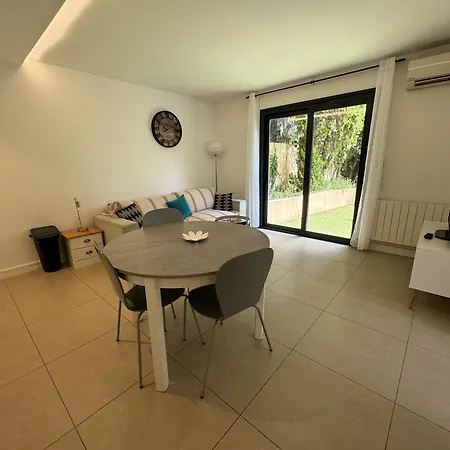 Les Volets Bleus Apartment