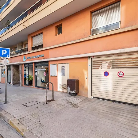 Large 2 Bdr & Garage Apartment Nice