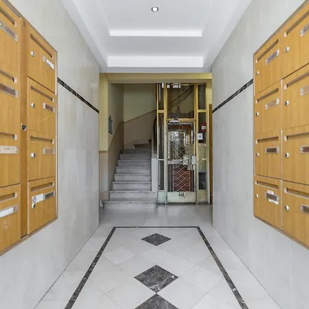 Large 2 Bdr & Garage