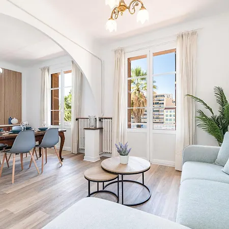 Large 2 Bdr & Garage Apartment *