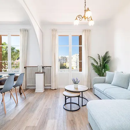 Large 2 Bdr & Garage Apartment