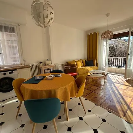 Sunny Gambetta With 3 Air Conditionings Apartment