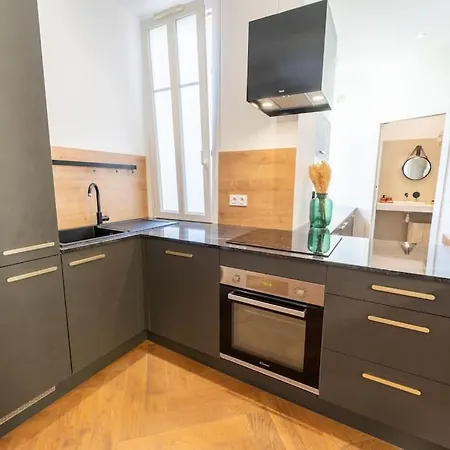 Apartment Superbe Deux Chambres, Centre Proche Port