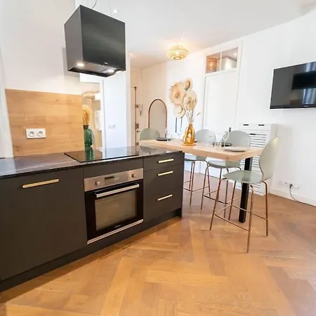 Superbe Deux Chambres, Centre Proche Port Apartment