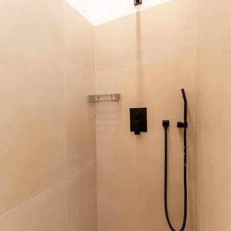 Apartment Superbe Deux Chambres, Centre Proche Port