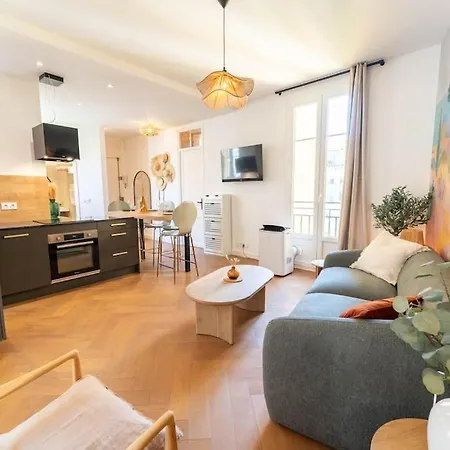 Apartment Superbe Deux Chambres, Centre Proche Port