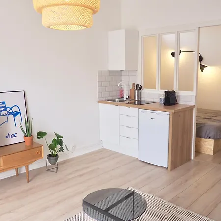 Apartment Proche De Liberation Avec Balcon Ensoleille