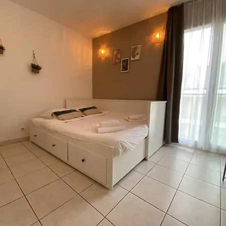 Apartment Ng Proche Mer, Wifi , Clim 12 Californie *