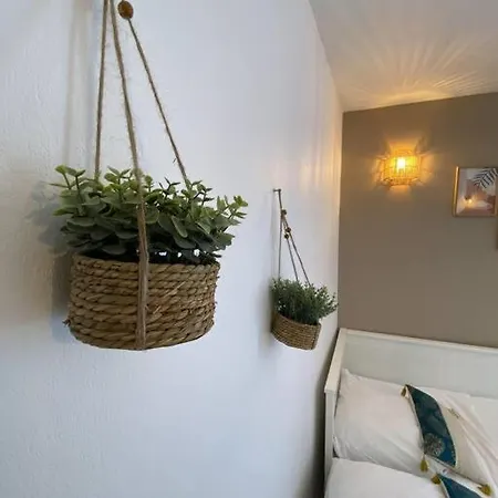 Apartment Ng Proche Mer, Wifi , Clim 12 Californie *
