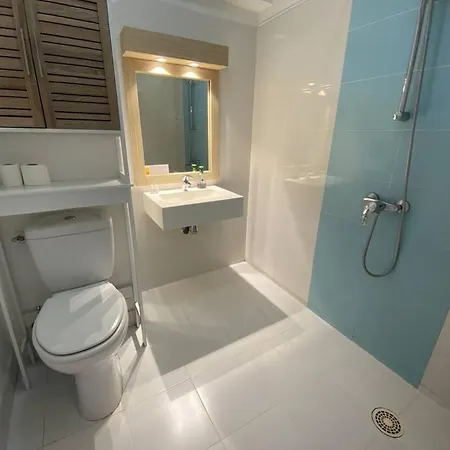 Apartment Ng Proche Mer, Wifi , Clim 12 Californie