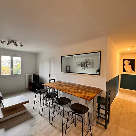 Spacieux/paisible 5 Pieces En Plein Coeur De Apartment *