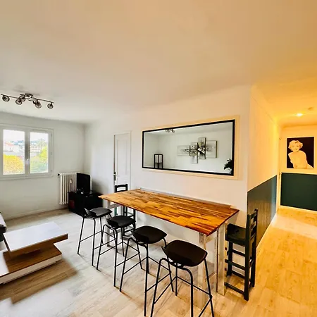 Spacieux/paisible 5 Pieces En Plein Coeur De Apartment *