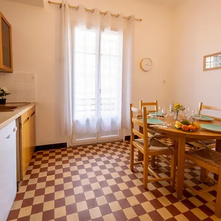Apartment * Le Provencal * Cosy Flat 3 Min Walk From The Sea *