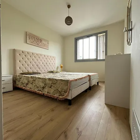 Chambre Près De *