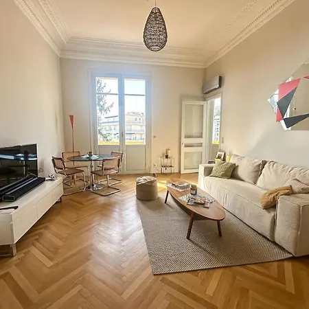 Exceptionnel Belle Epoque Avec Grande Terrasse Plein Sud Apartment