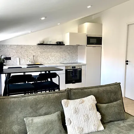 Luxe, Jean Medecin Apartment