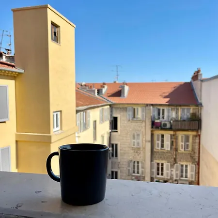 Luxe, Jean Medecin Apartment