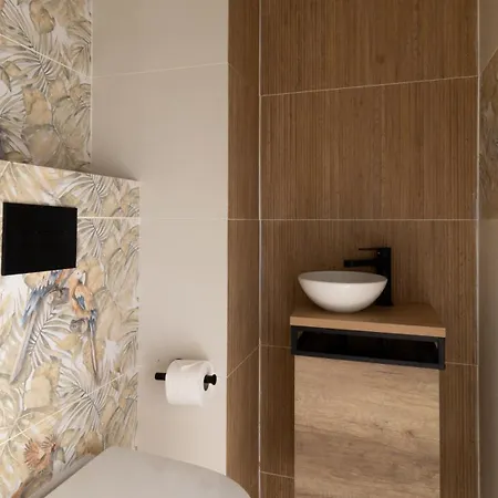 Angleterre 6 - Centre - 3 Pieces Duplex Apartment *