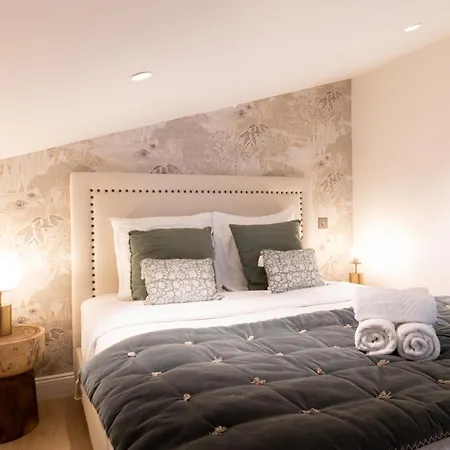 Angleterre 6 - Centre - 3 Pieces Duplex Apartment