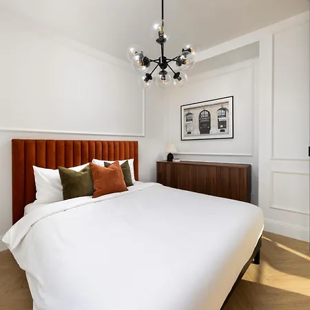 Apartment Designer Floor Sleeps 8 Peaceful Elevator Fiber Wifi, Balcony