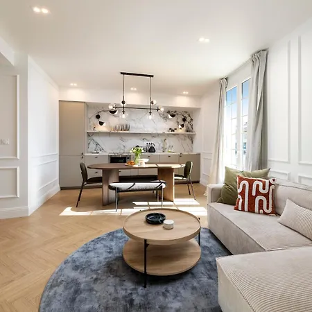 Designer Floor Sleeps 8 Peaceful Elevator Fiber Wifi, Balcony Apartment Nice