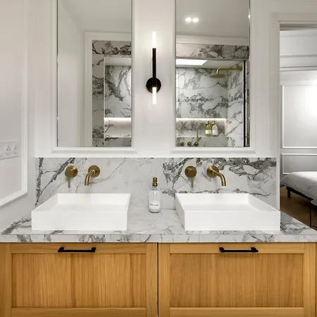 Designer Floor Sleeps 8 Peaceful Elevator Fiber Wifi, Balcony Apartment Nice