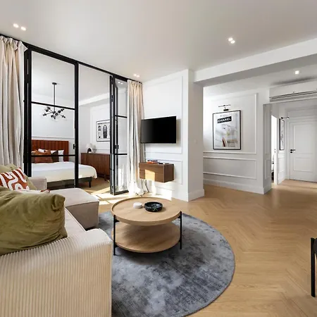 Designer Floor Sleeps 8 Peaceful Elevator Fiber Wifi, Balcony