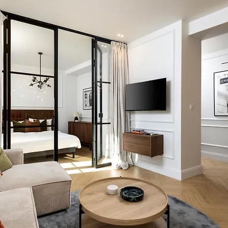 Designer Floor Sleeps 8 Peaceful Elevator Fiber Wifi, Balcony *