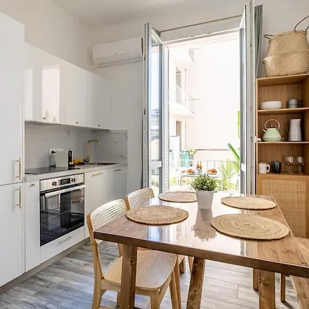 Charming Port Place Du Pin With Balcony Apartment